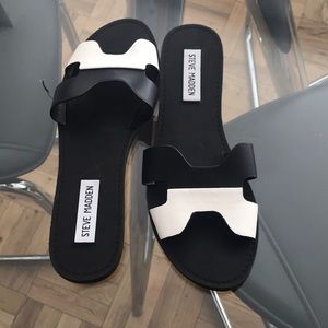 Steve Madden Black/white sandals
